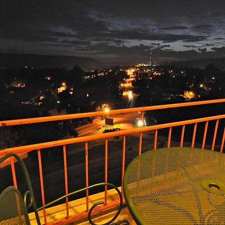 Hillside Inn Madison Restoran gambar