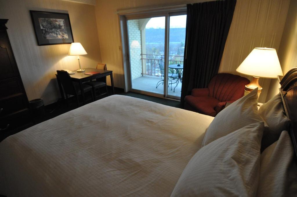 Hillside Inn Madison Bilik gambar